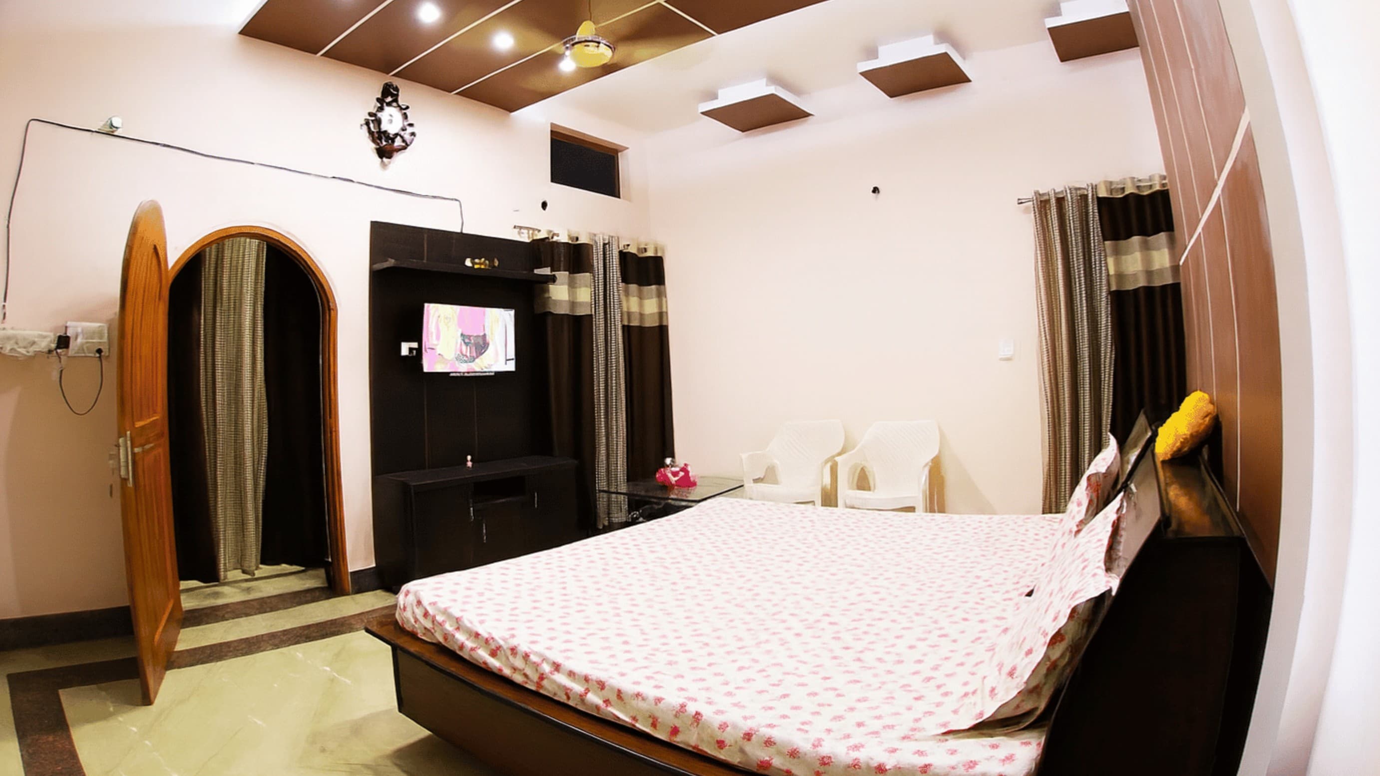 Duggal Homestay, Khurbura 4