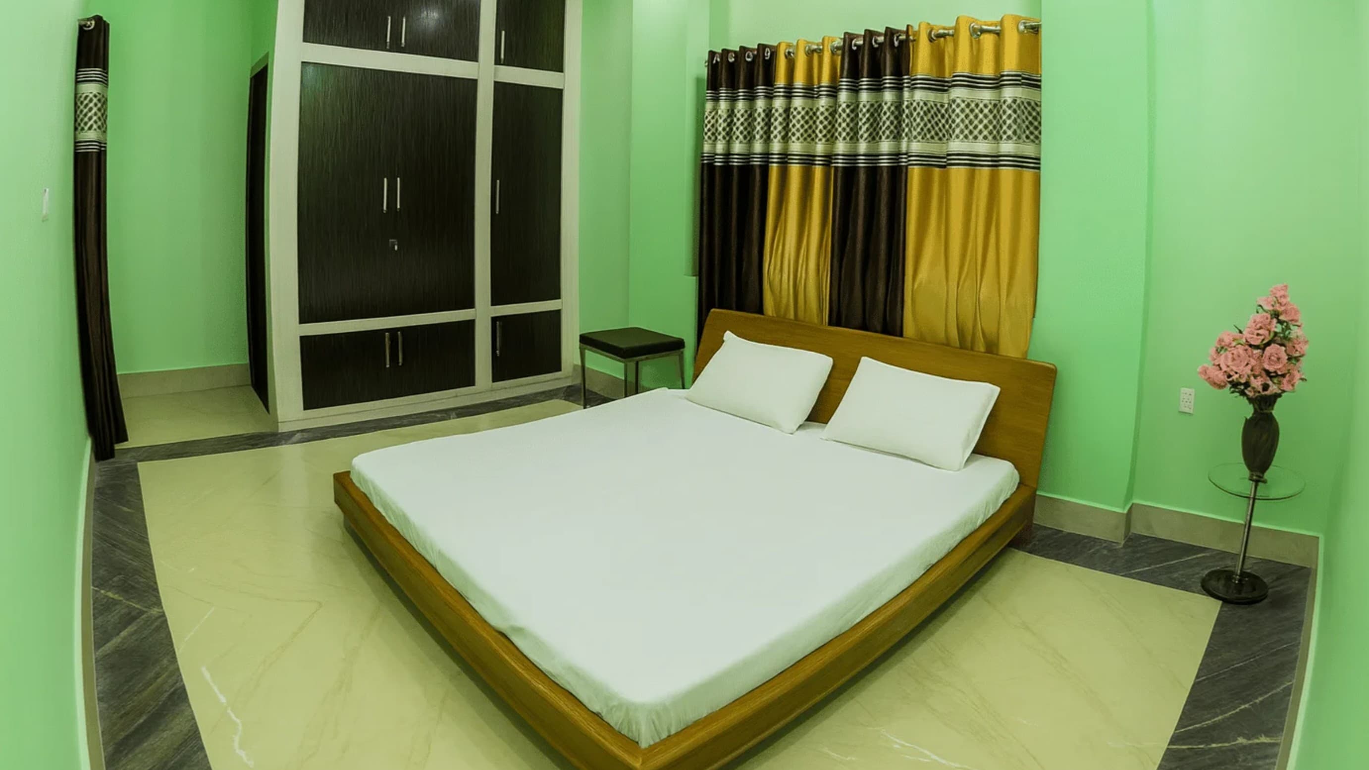 Duggal Homestay, Khurbura 5