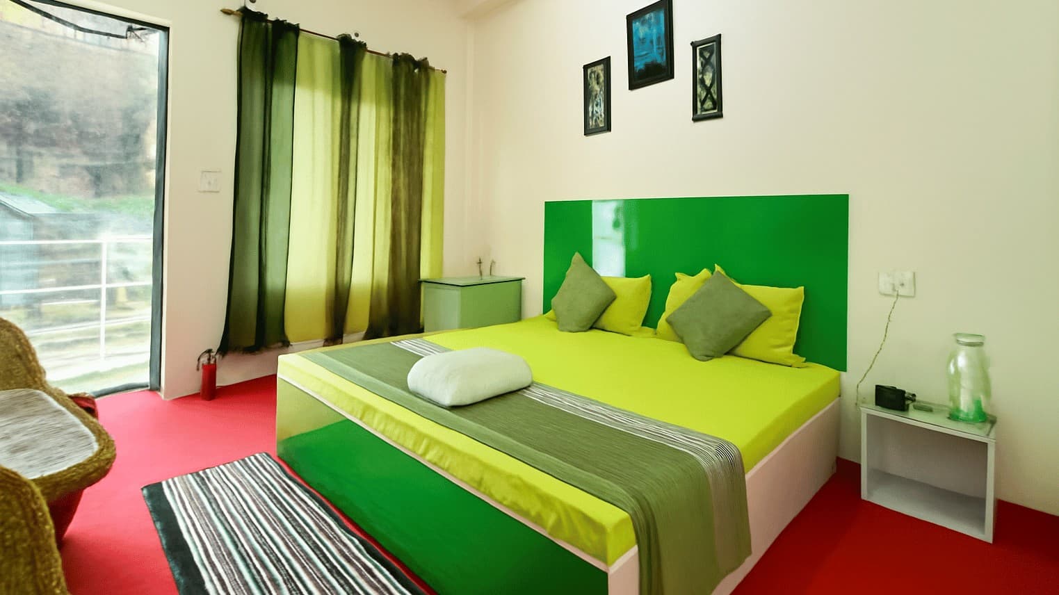 The Whispering Pines, Mandi 2