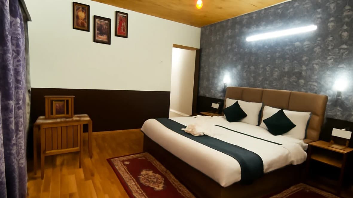 Hotel Hill Top, Manali