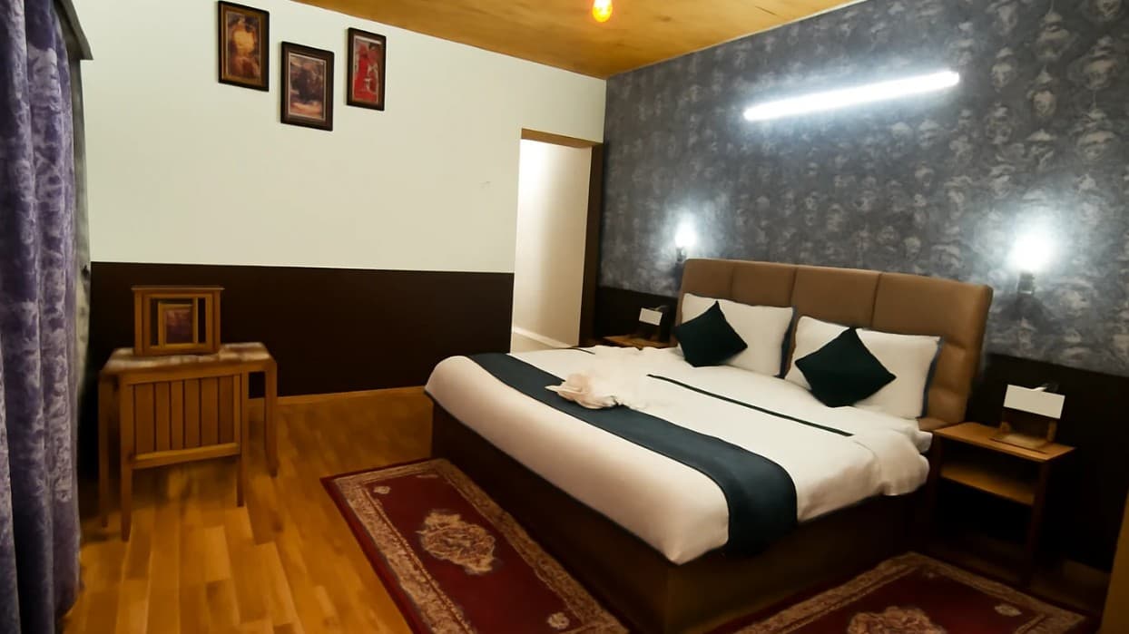 Hotel Hill Top, Manali 3