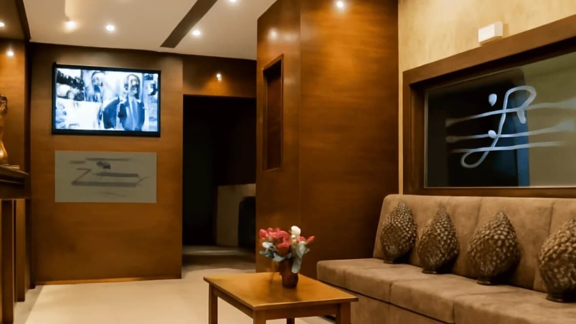 Hotel The Elena, Manali 4