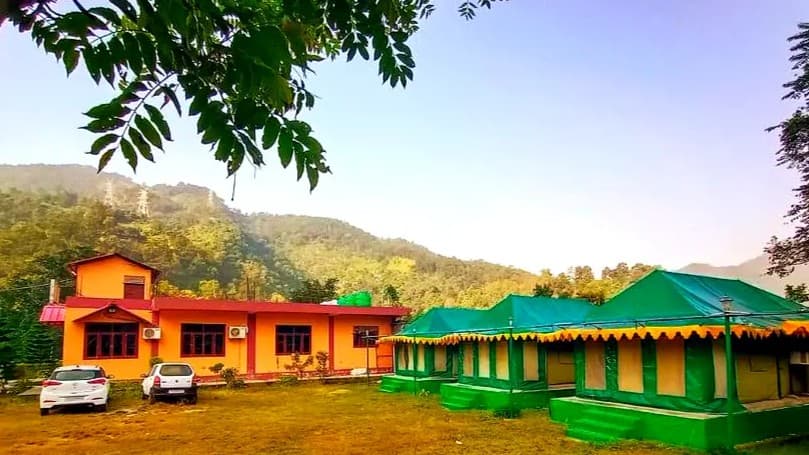 Flavours Restaurant and Resort, Dugadda