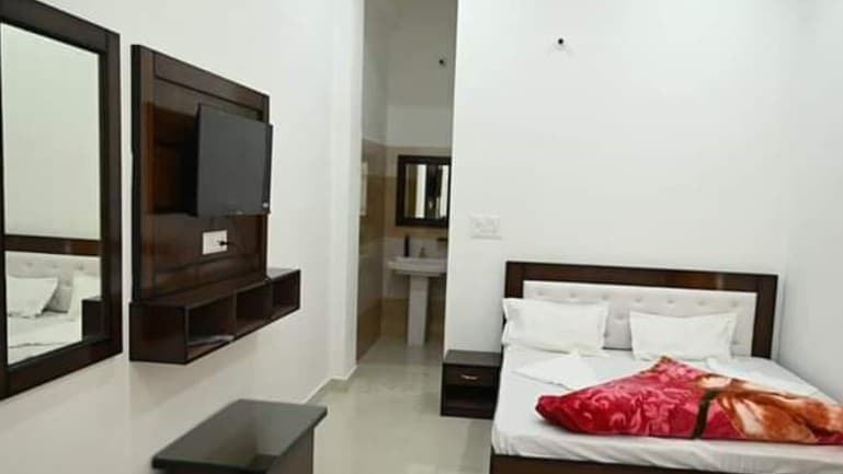 Akshita Homestay, Barethi